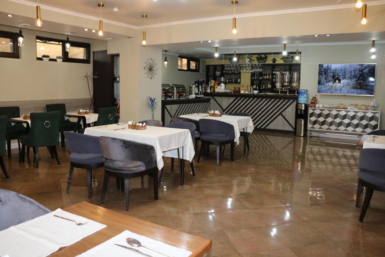 Onyx Hotel Бишкек Екстериор снимка