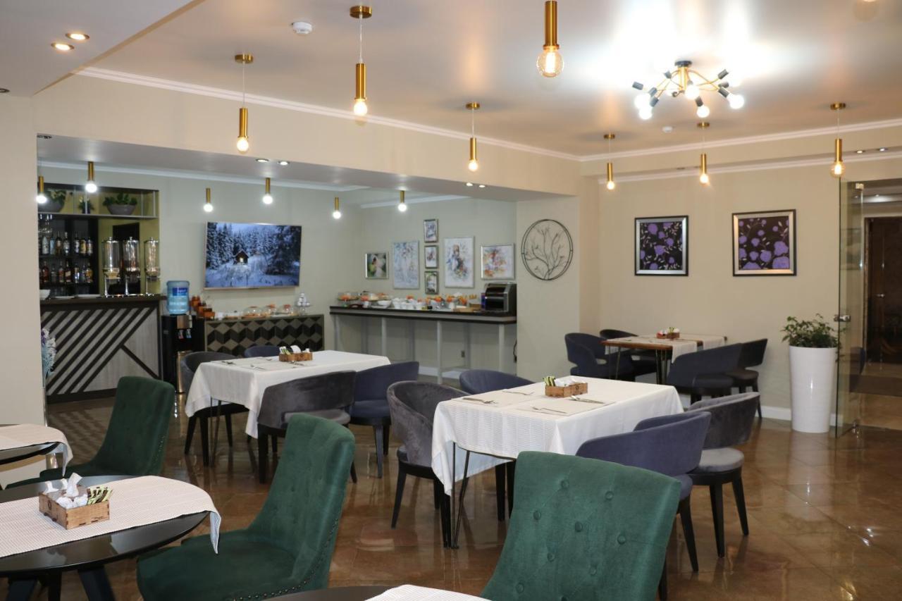 Onyx Hotel Бишкек Екстериор снимка