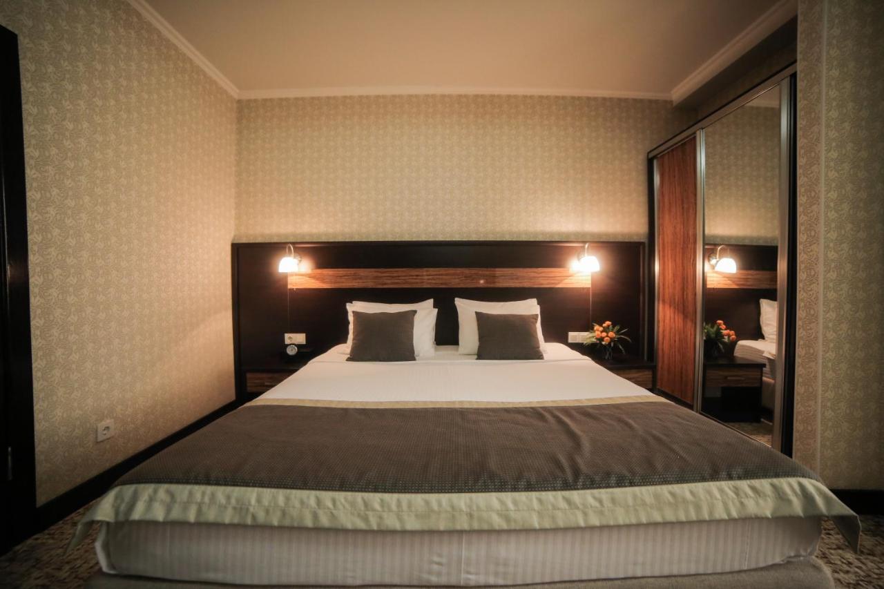 Onyx Hotel Бишкек Екстериор снимка