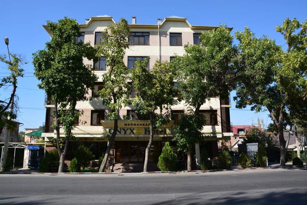 Onyx Hotel Бишкек Екстериор снимка