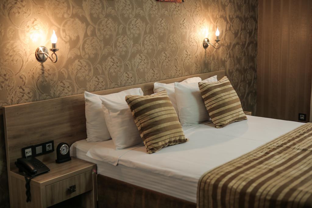 Onyx Hotel Бишкек Екстериор снимка