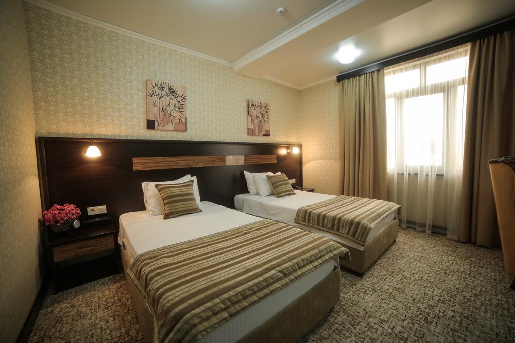 Onyx Hotel Бишкек Екстериор снимка