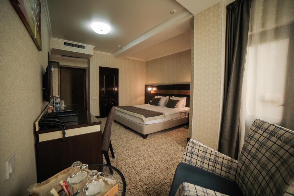 Onyx Hotel Бишкек Екстериор снимка