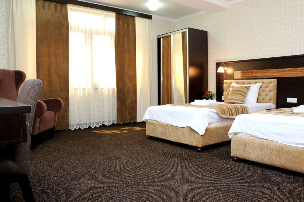 Onyx Hotel Бишкек Екстериор снимка