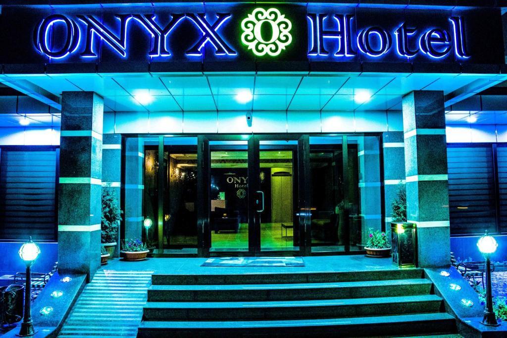 Onyx Hotel Бишкек Екстериор снимка