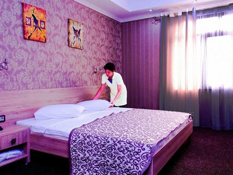 Onyx Hotel Бишкек Екстериор снимка