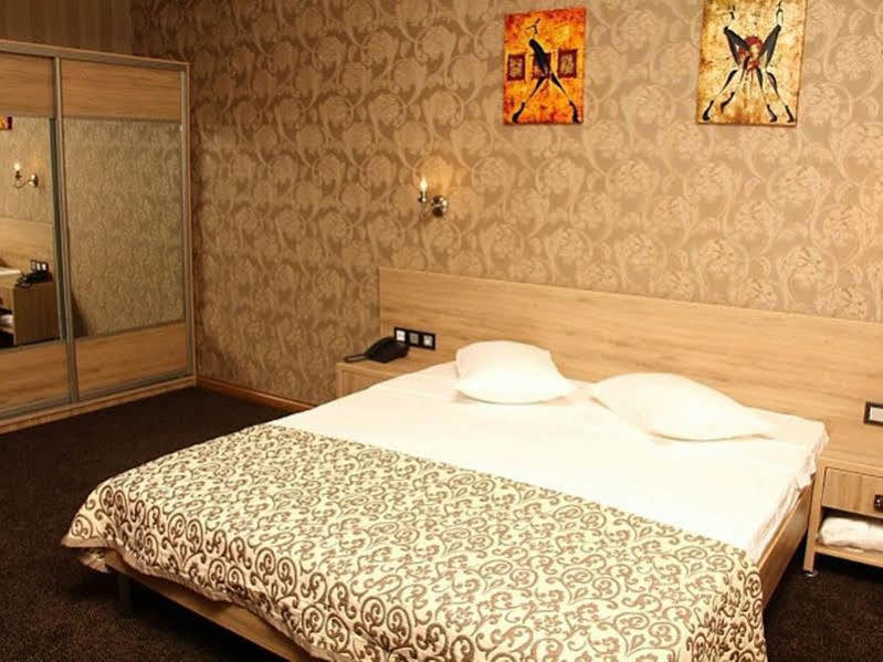 Onyx Hotel Бишкек Екстериор снимка