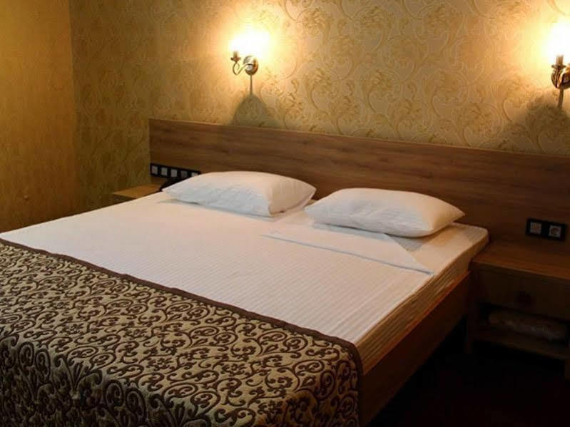 Onyx Hotel Бишкек Екстериор снимка