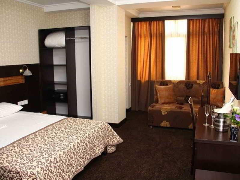 Onyx Hotel Бишкек Екстериор снимка