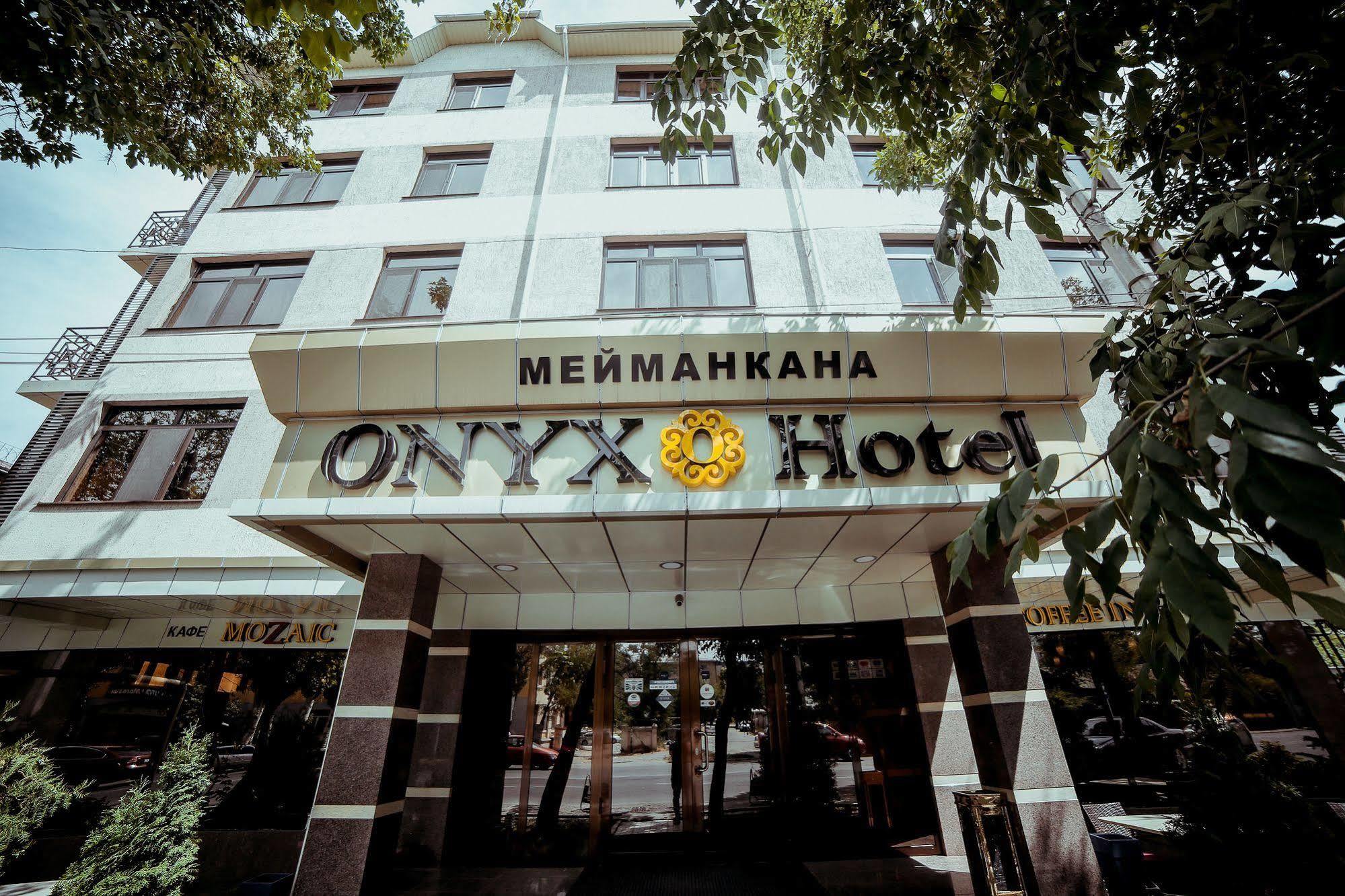Onyx Hotel Бишкек Екстериор снимка
